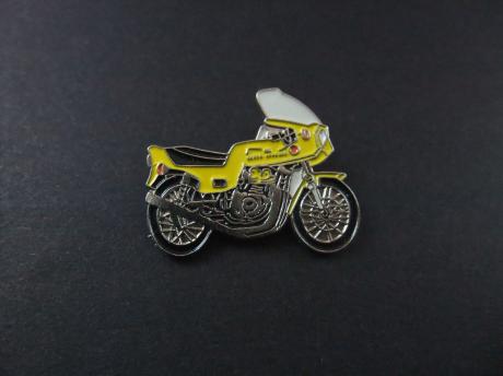 Dunstall Kawasaki (producent van kuipen en zitjes waarmee je je motor een sportief uiterlijk kon geven) geel motor naar rechts